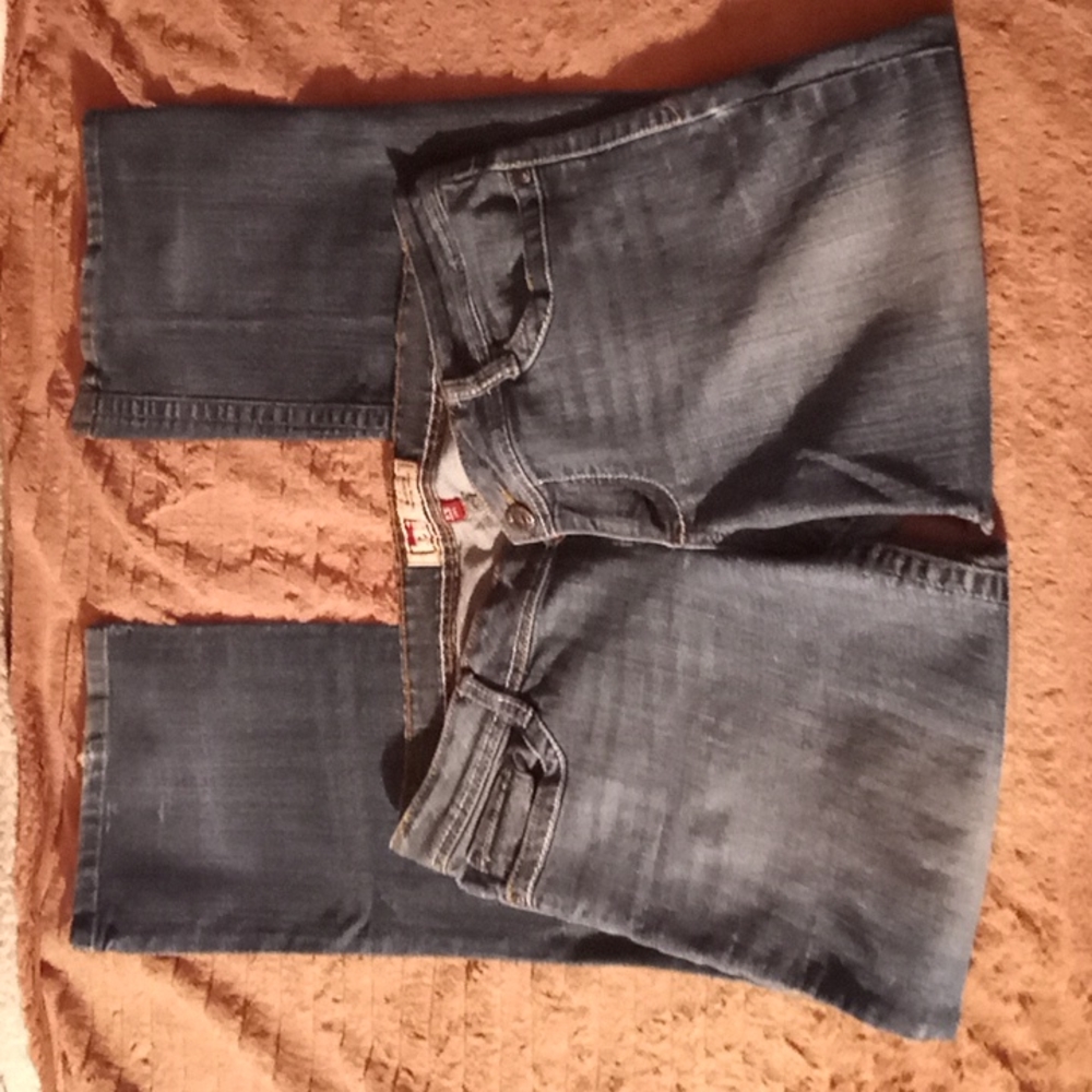 Women's l.e.i jeans.